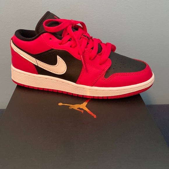 Nike Air Jordan 1 Low - Picture 2 of 4
